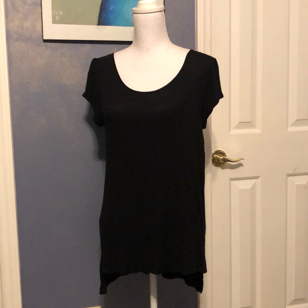 Heart and Hips Short sleeve T w/criss cross. EUC